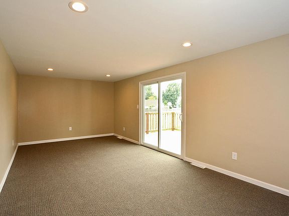 5th image of 140 Crofton Dr