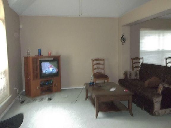2nd image of 201 S Meadowbrooke Dr