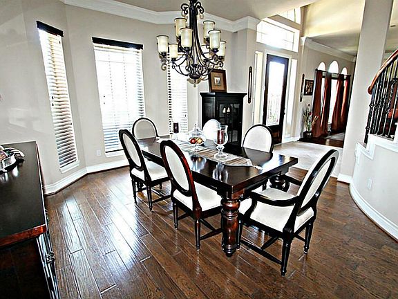 ADDITIONAL VIEW OF THE FORMAL DINING ROOM