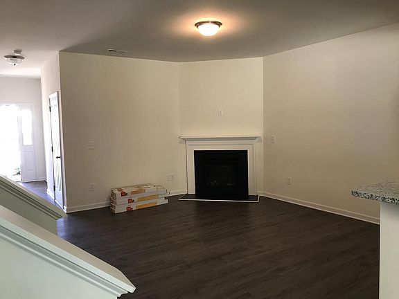 Family Room w/Fireplace