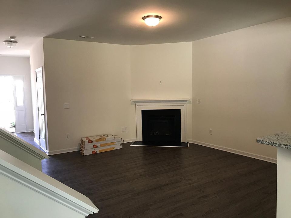 Family Room w/Fireplace