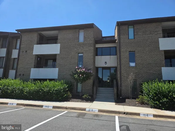 511 Florida Ave APT 201, Herndon, VA 20170