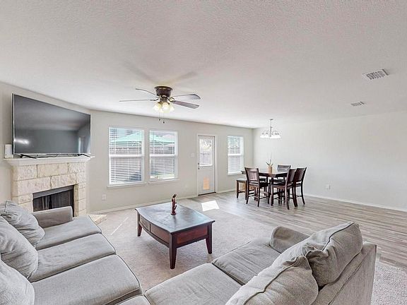 2nd image of 1103 Brazoria Rd