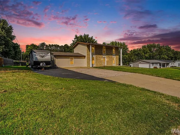 10 Laura Hill Rd, Saint Peters, MO 63376