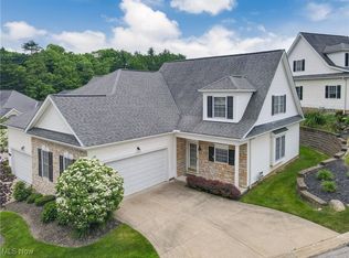 44 Gullybrook Ln, Willoughby, OH 44094