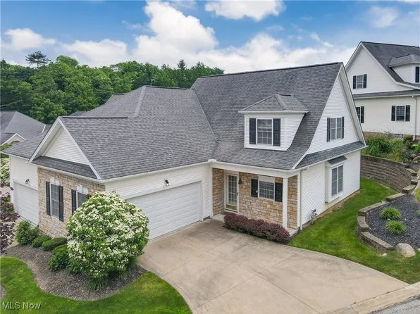 44 Gullybrook Ln, Willoughby, OH 44094