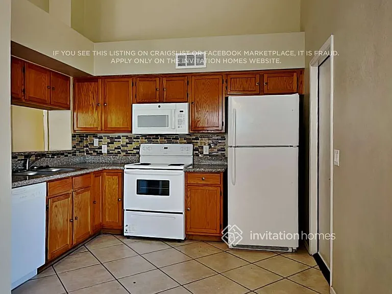 8849 W Fairmount Ave — Photo 6
