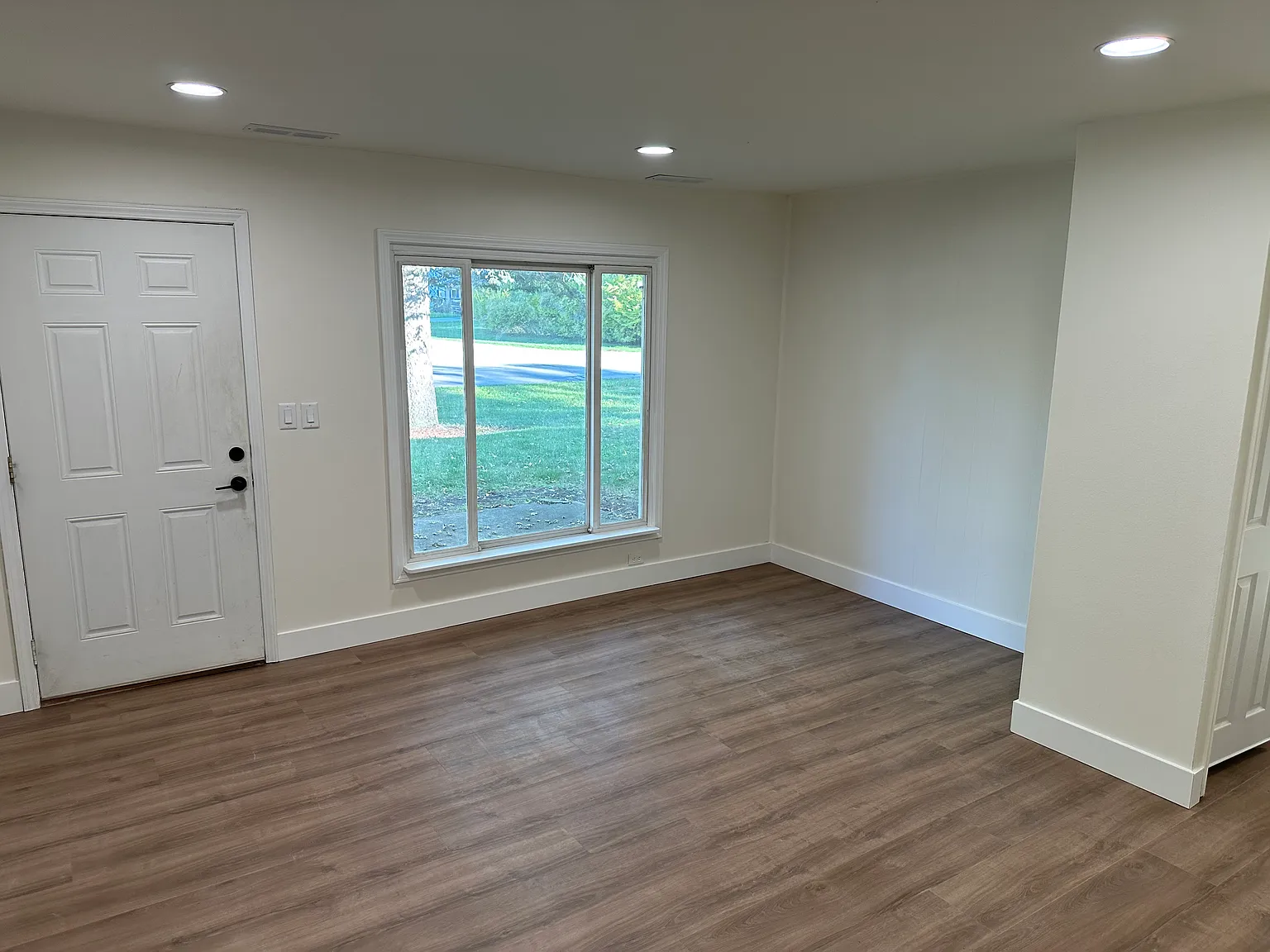 3 bed, 1045 sqft, $1,800 — Photo 4
