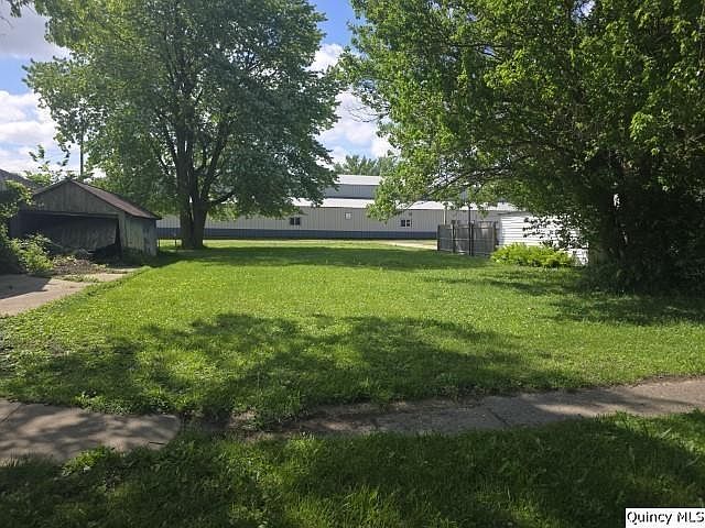 1st image of 140 W 1st St