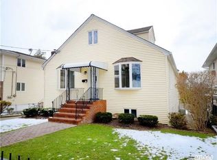 28 Linwood Rd N, Port Washington, NY 11050