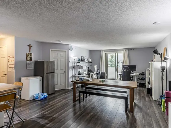 9 S Country Village Bay NE #407, Calgary, AB T3K 5J8