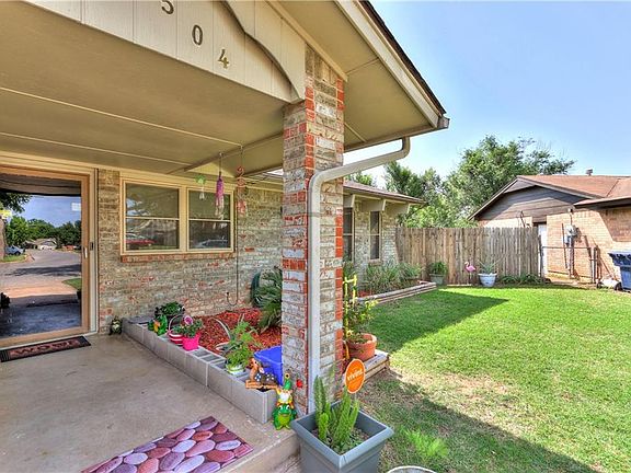 3rd image of 504 N Anita Dr