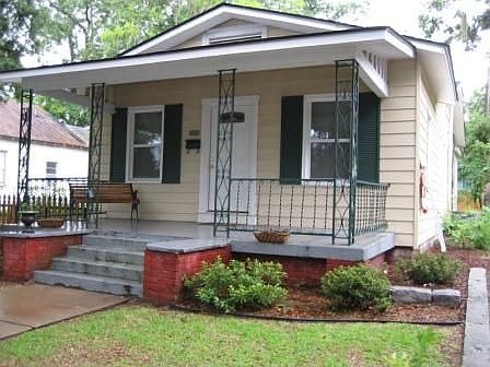 1221 E Anderson