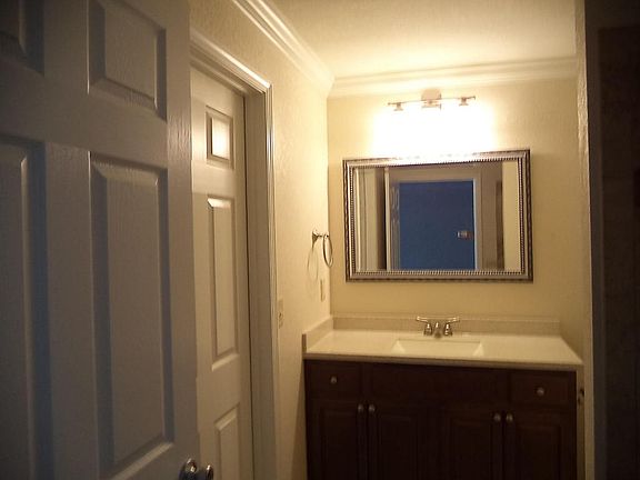 4th image of 307 E 8th St