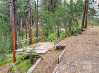 1413 Crown Point Pkwy, Cascade, ID 83611