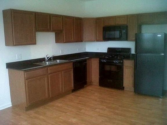 4th image of 2831 N Natoma Ave #302