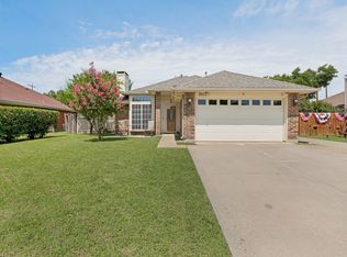 3605 Royal Valley Rd, Grand Prairie, TX 75052