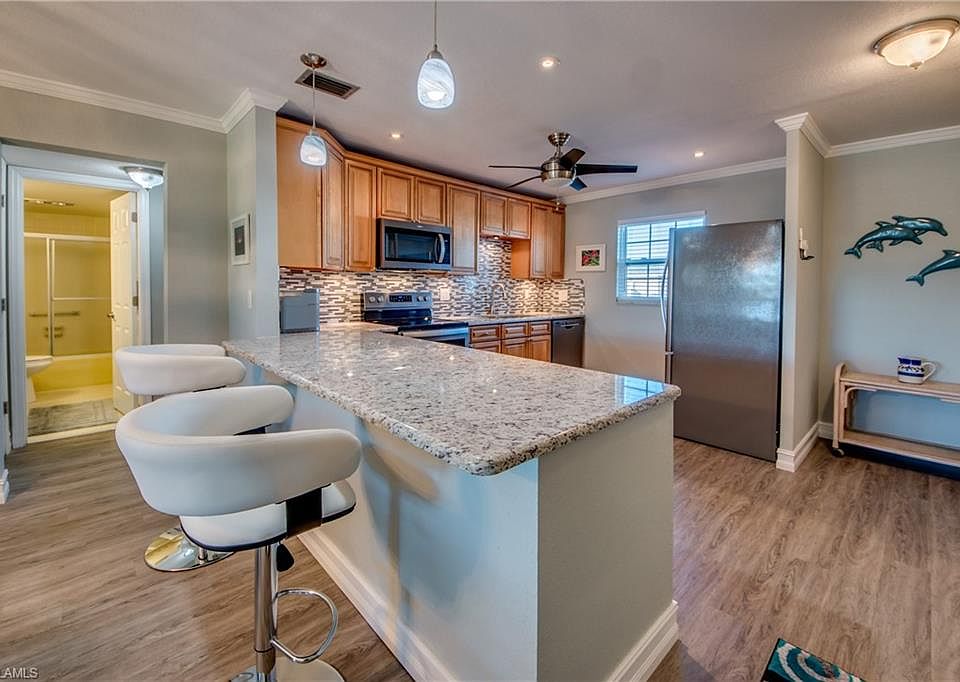 1st image of 6915 Edgewater Cir #4-B