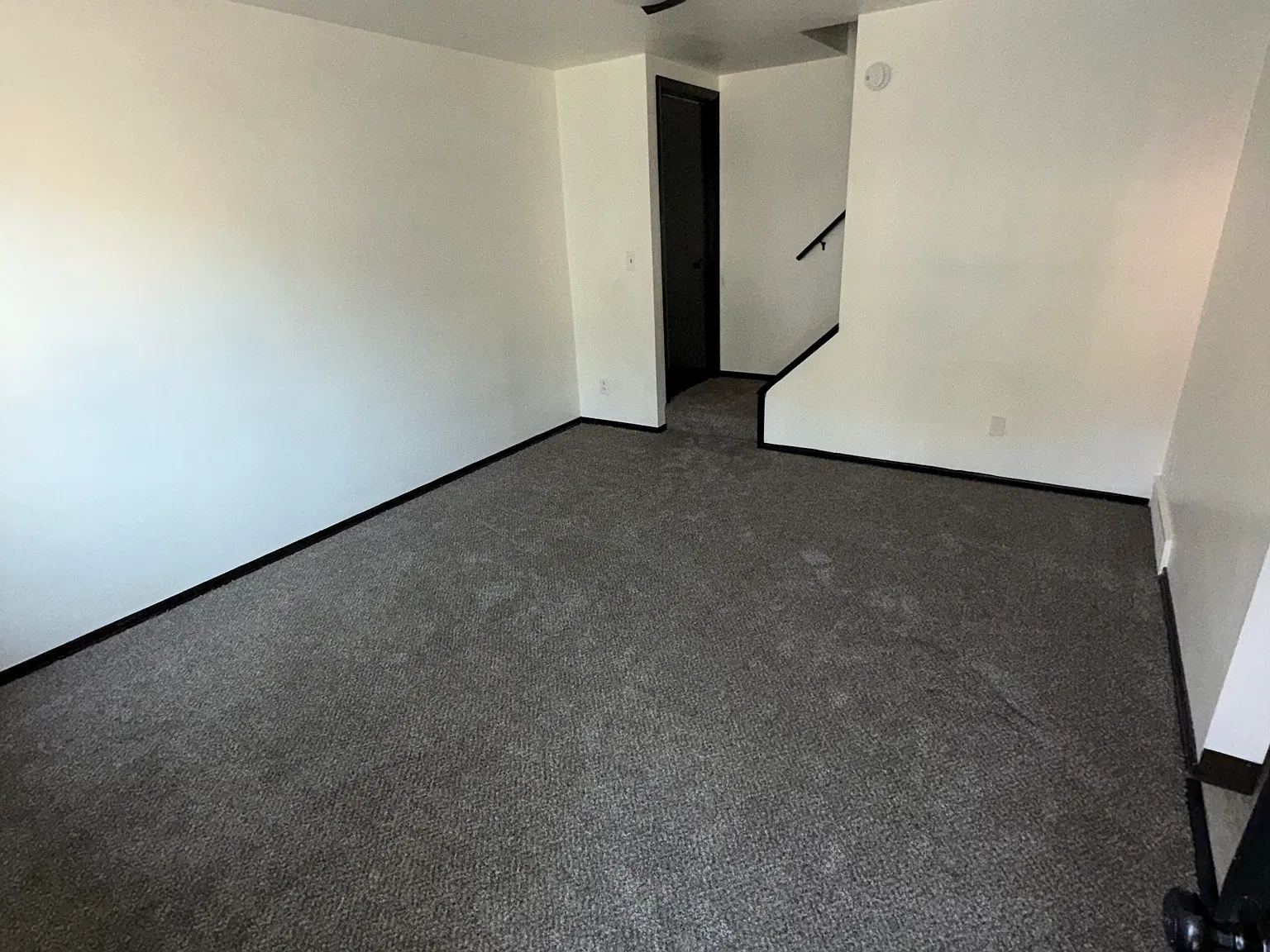 2 bed, 1000 sqft, $1,250 — Photo 2