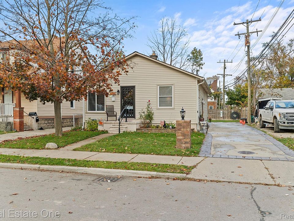 1st image of 1374 College Ave