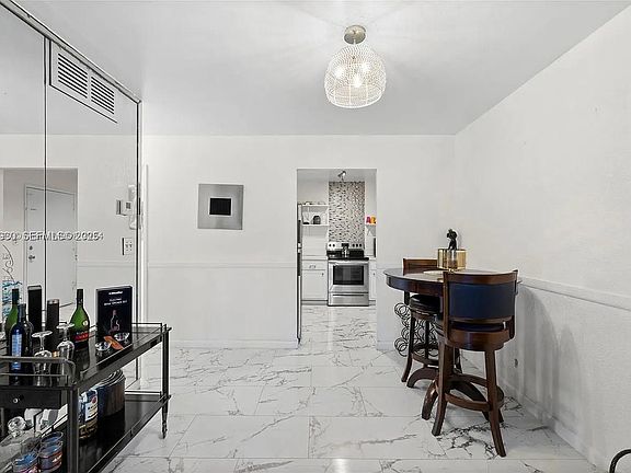 4th image of 4043 NW 16th Street #201