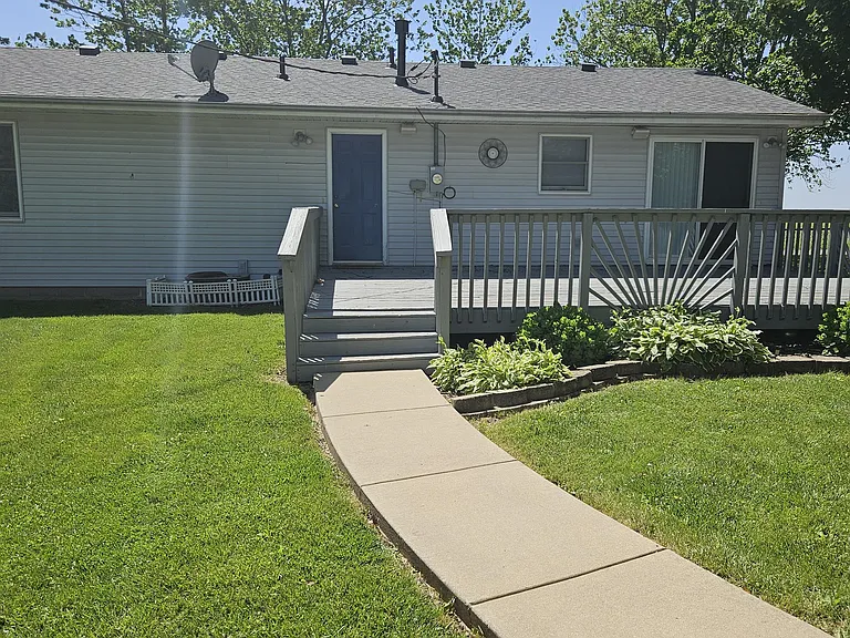 711 N Hemlock St — Photo 5