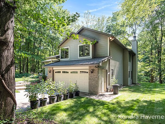 4th image of 8601 Winterforest Dr NE