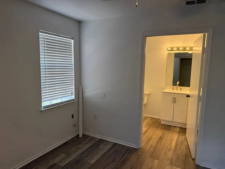 3705 SW 27th St — Photo 11