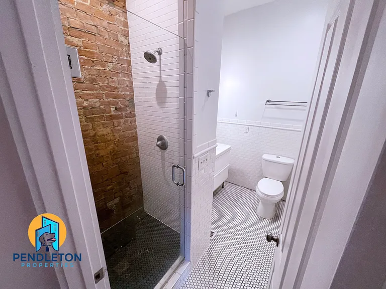 514 E 12th St #3 — Photo 3
