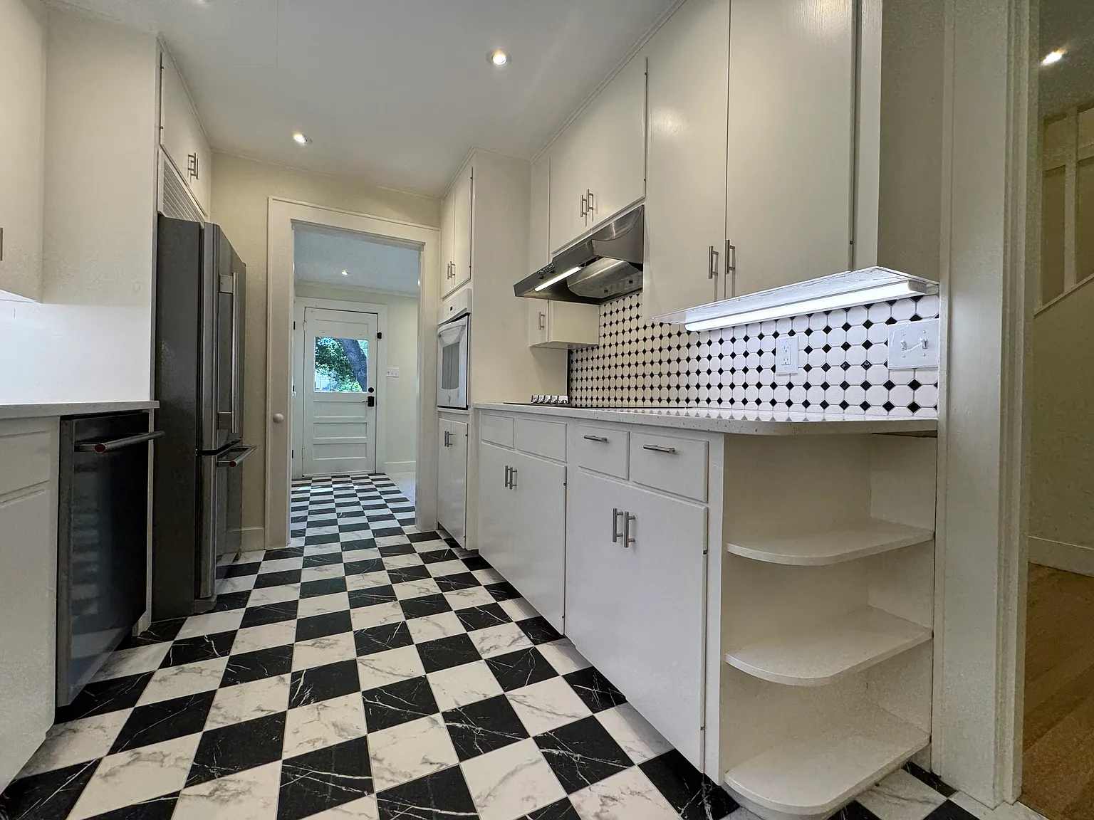 4 bed, 1950 sqft, $1,000 — Photo 2