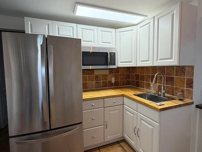204 S Seacrest Cir — Photo 24