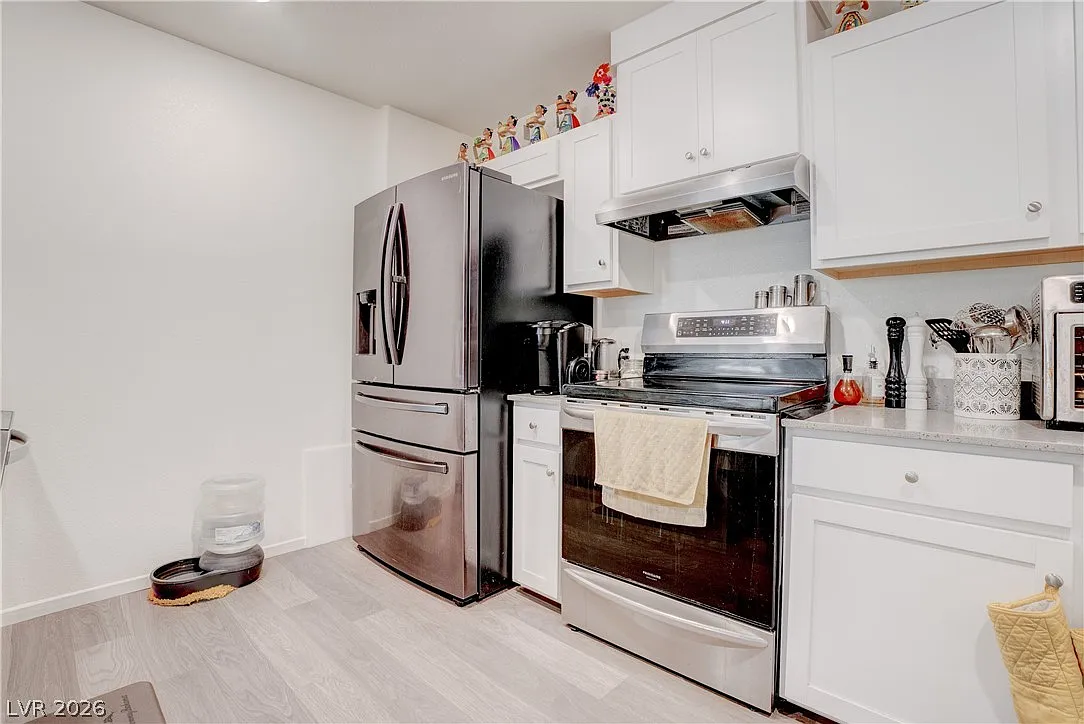 3 bed, 2.0 bath, 1198 sqft, $2,100 — Photo 4