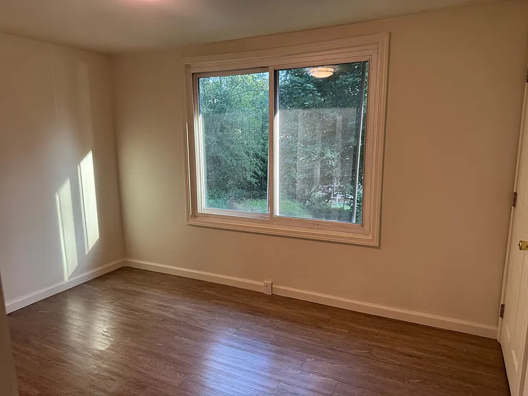 2637 Woodlawn Dr — Photo 3