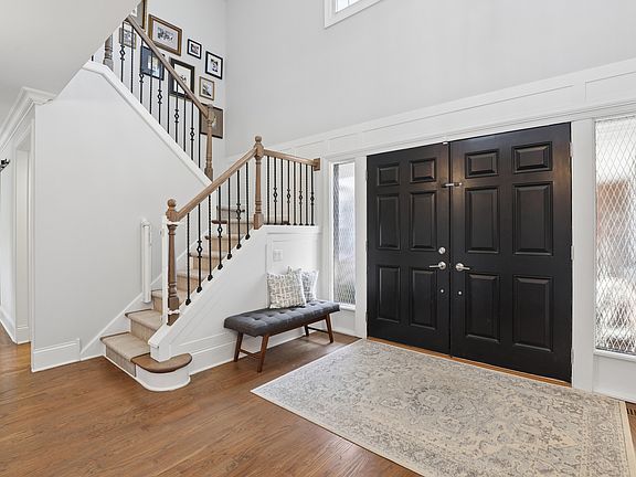 3rd image of 1285 Warwick Ct