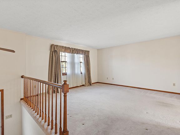 4th image of 102 Eastern Hills Dr