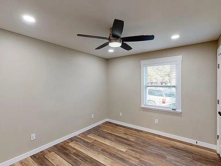 3207 N 6th Ave — Photo 25