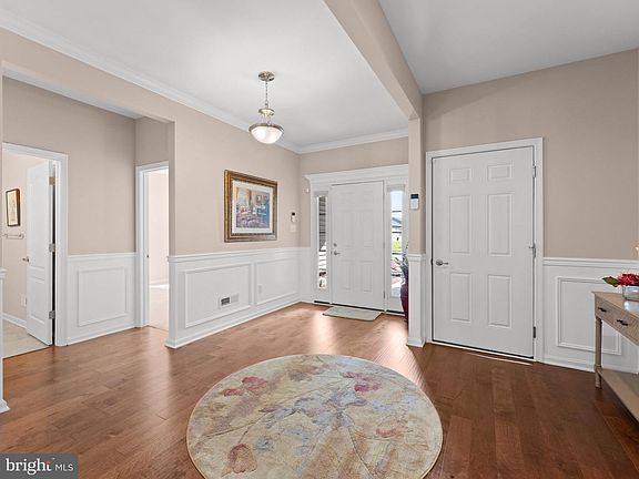 5th image of 215 Kippen Dr