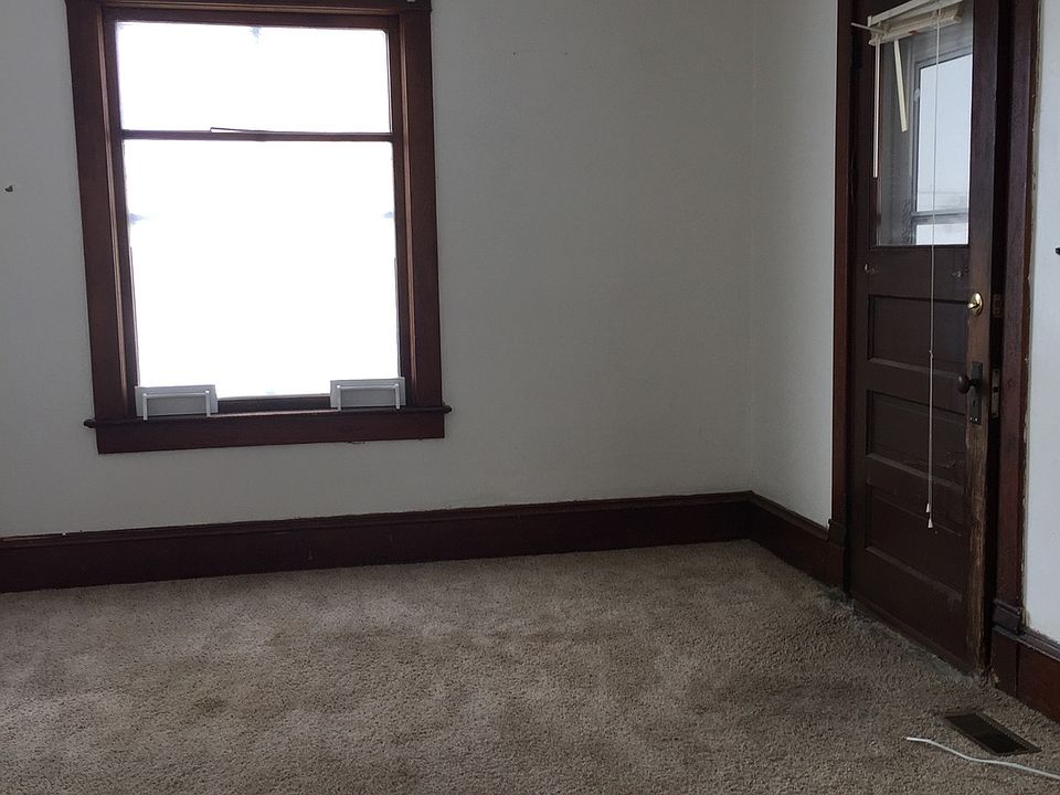 1st image of 319 N 4th St