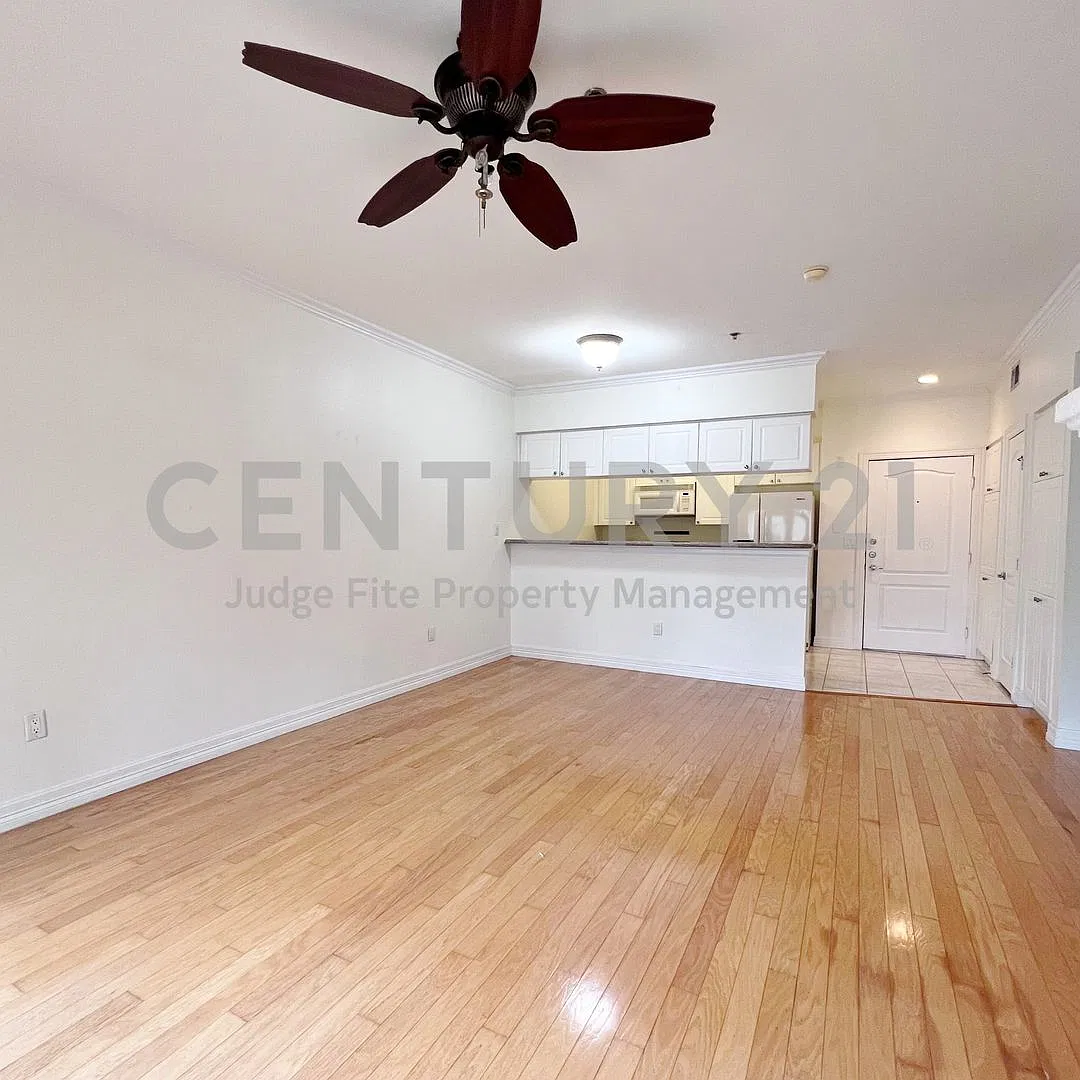 Beautiful 1/1 Condo at The Wyndmere at Turtle Creek! — Photo 4