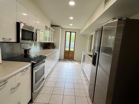 4th image of 524 Fleetwood Dr