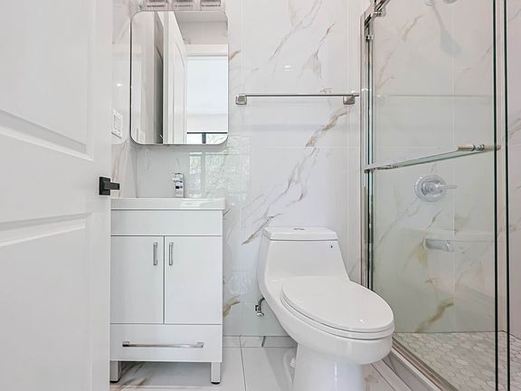 5th image of 153 Weirfield St #B