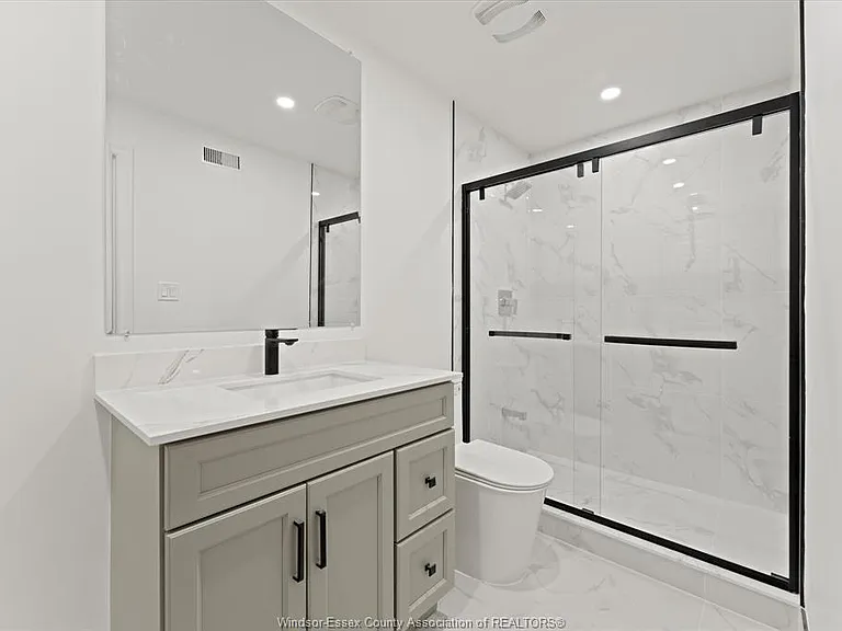 702 Pierre Ave #2 — Photo 9