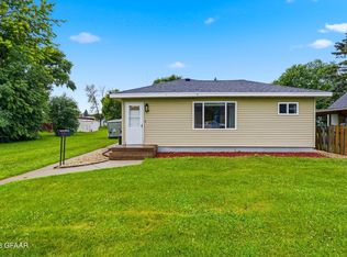 629 Prospect Ave, Grafton, ND 58237