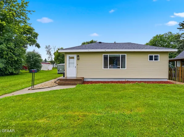 629 Prospect Ave, Grafton, ND 58237