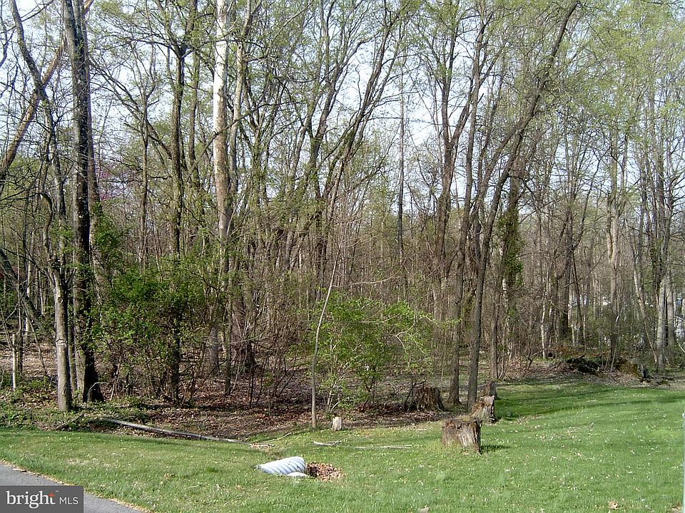 1st image of 23 Emerald Dr