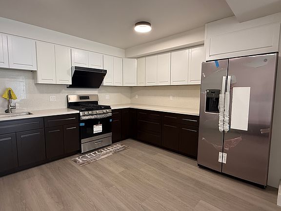 3rd image of 250A Wilde Ave #250A