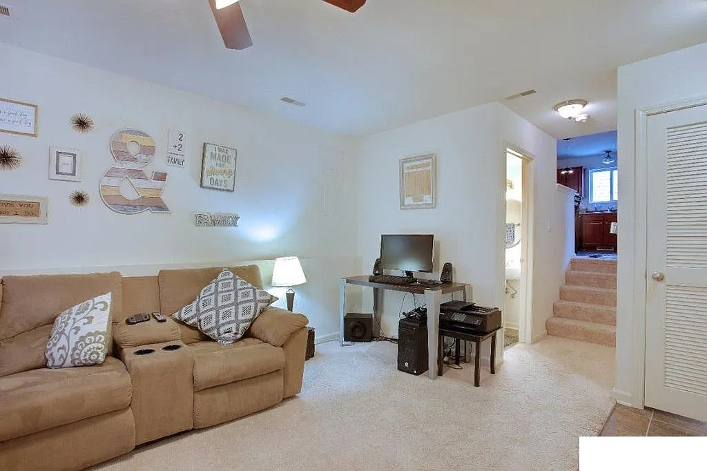 3 bed, 1864 sqft, $2,200 — Photo 3