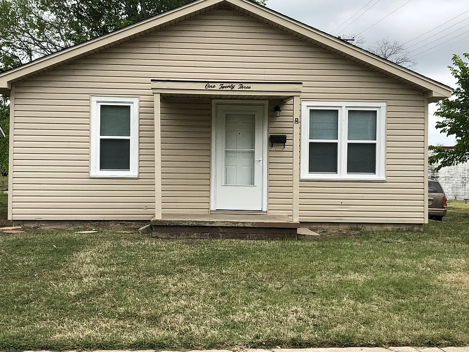 123 N Tucker Ave