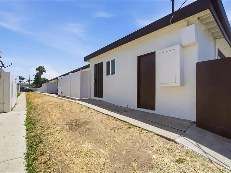 307 N Tustin Ave #C — Photo 15