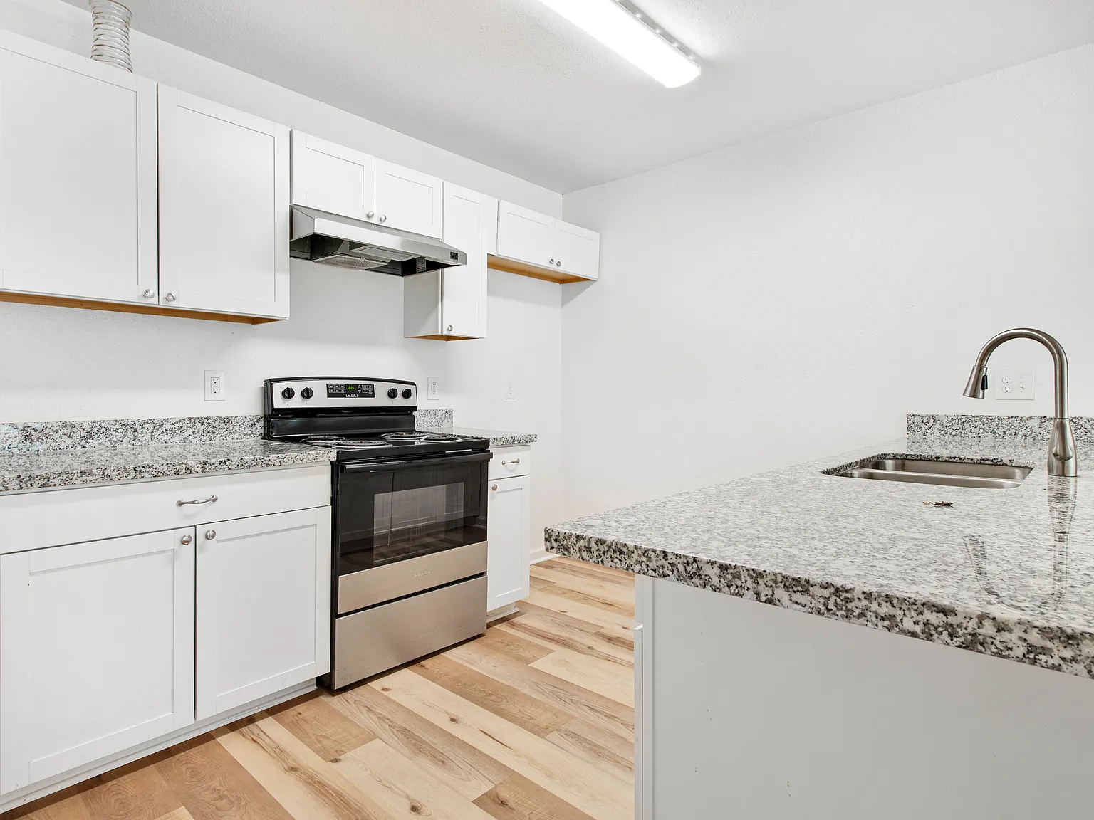 2 bed, 888 sqft, $1,475 — Photo 3